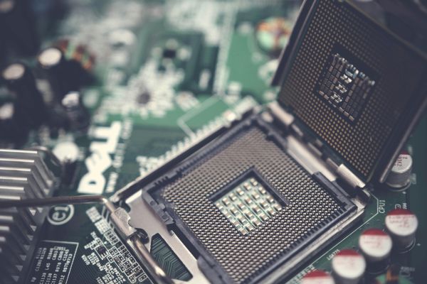 Différence entre les cartes mères x570 et b550 : ce qu'il faut savoir